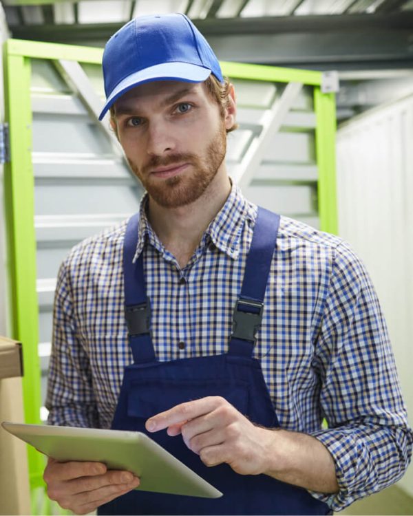 manual-worker-using-tablet-pc-2021-08-27-22-16-12-utc-1.jpg